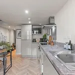 Super 1 Bed Town Hall, Art Gallery & Theatres - By Purestay *