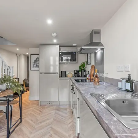 Stylish Flat In With Mezzanine Sleeps 4 By Purestay *