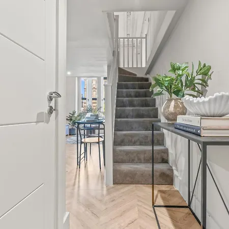 Stylish Flat In With Mezzanine Sleeps 4 By Purestay Appartamento *