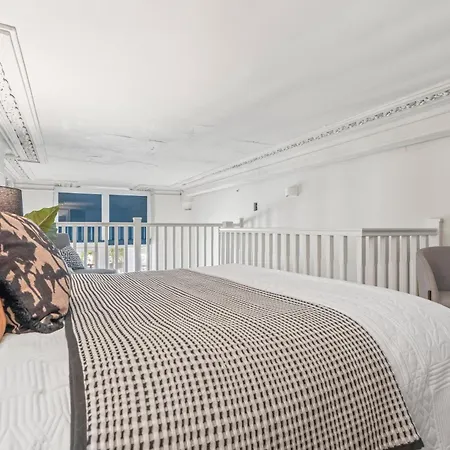 Stylish Flat In With Mezzanine Sleeps 4 By Purestay Апартаменти Лідс