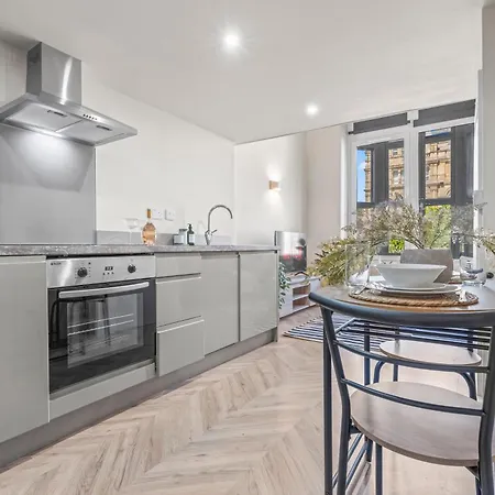 Super 1 Bed Town Hall, Art Gallery & Theatres - By Purestay Apartament