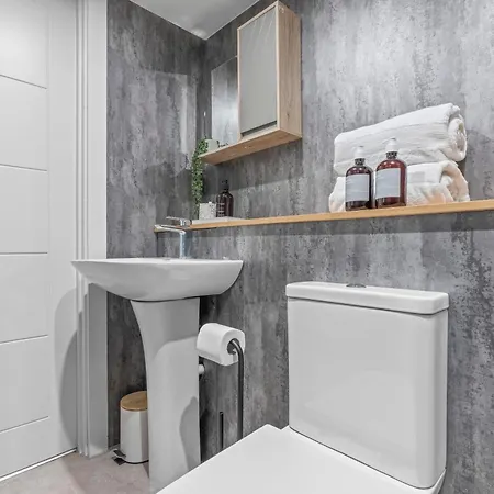 Stylish Flat In With Mezzanine Sleeps 4 By Purestay *