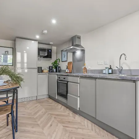 Апартаменти Stylish Flat In With Mezzanine Sleeps 4 By Purestay