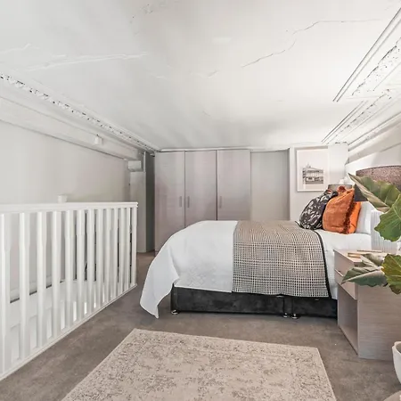 Апартаменти Stylish Flat In With Mezzanine Sleeps 4 By Purestay *