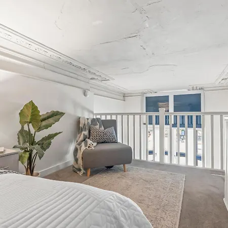 Stylish Flat In With Mezzanine Sleeps 4 By Purestay *