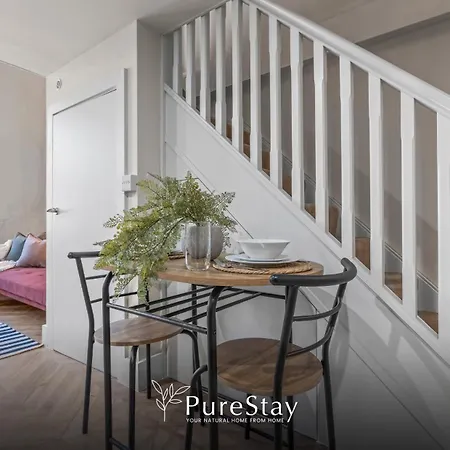 Stylish Flat In With Mezzanine Sleeps 4 By Purestay * Лідс