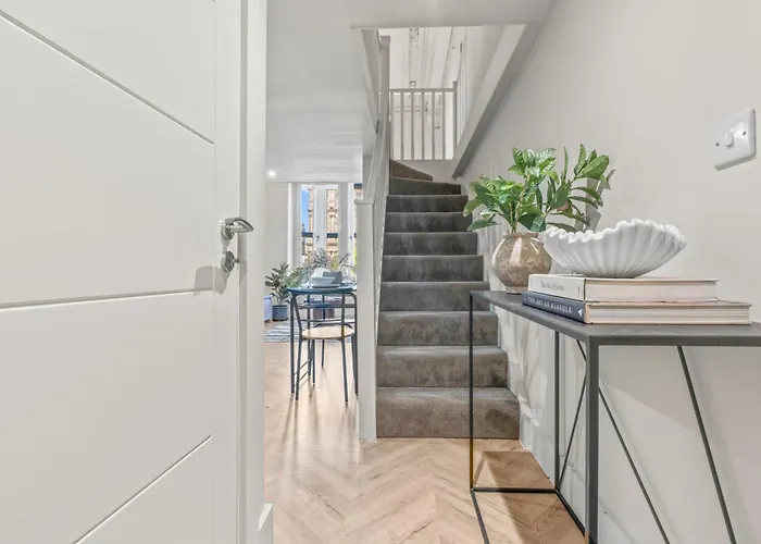 Stylish Flat In With Mezzanine Sleeps 4 By Purestay 公寓 *