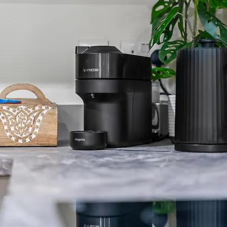 Апартаменти Stylish Flat In With Mezzanine Sleeps 4 By Purestay