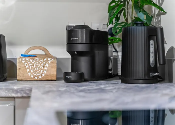 Апартаменти Stylish Flat In With Mezzanine Sleeps 4 By Purestay