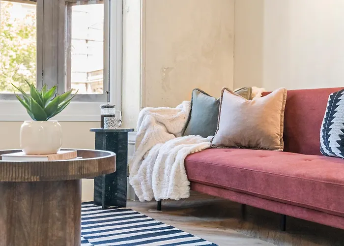 Stylish Flat In With Mezzanine Sleeps 4 By Purestay Апартаменти *