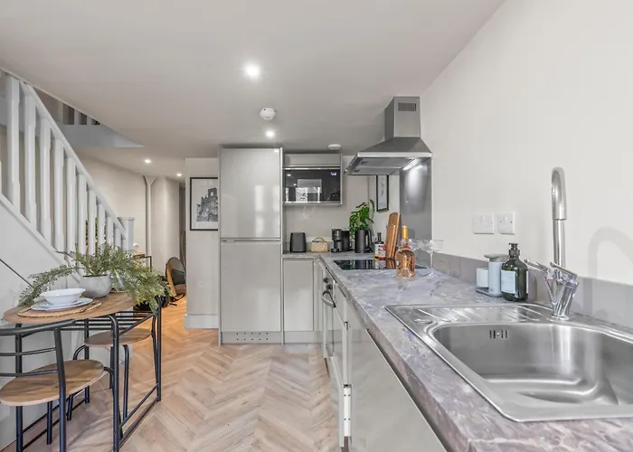 Stylish Flat In With Mezzanine Sleeps 4 By Purestay *