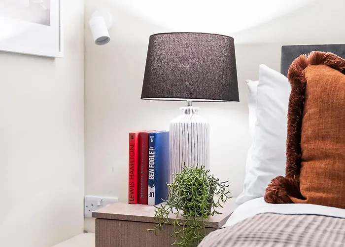 Stylish Flat In With Mezzanine Sleeps 4 By Purestay * Лідс