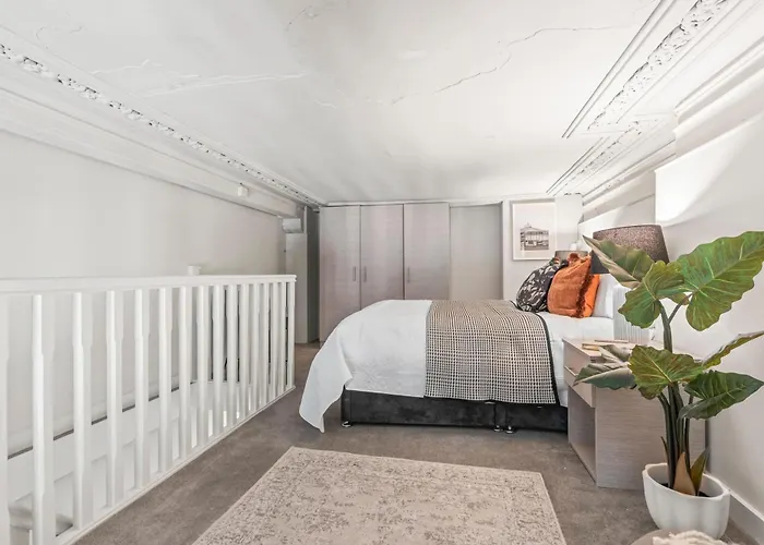 Апартаменти Stylish Flat In With Mezzanine Sleeps 4 By Purestay *