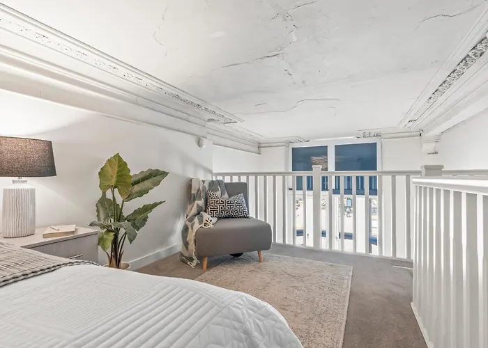 Stylish Flat In With Mezzanine Sleeps 4 By Purestay *